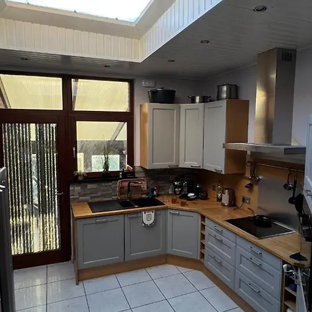 House Of Warm Hearts * Tubize