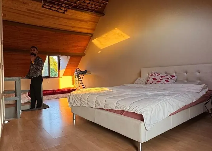 House Of Warm Hearts * Tubize